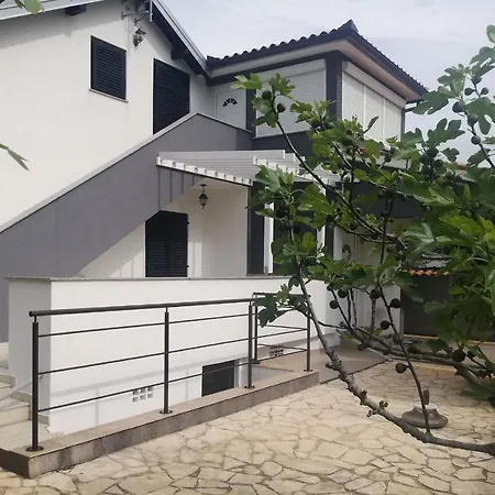 With A Parking Space Pavicini, Marcana - 21315